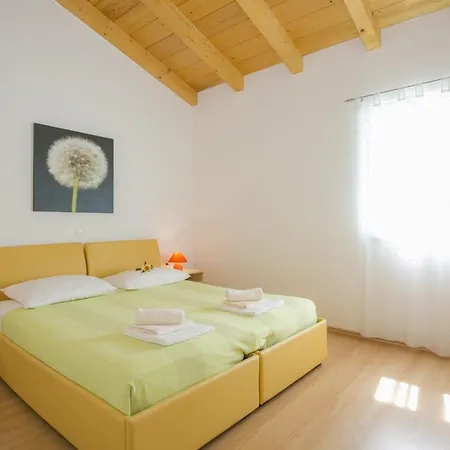 Robi Villa
